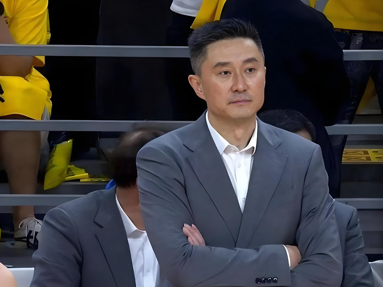 广东队输上海40分！留下了4个疑惑，让球迷有点看不懂