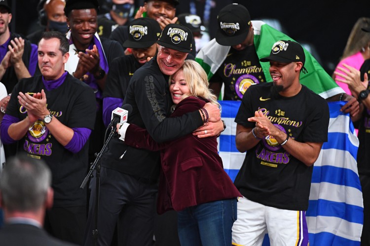 新2网址-里奇·保罗：我们一直受到很好的对待 珍妮和詹眉一起赢得了冠军